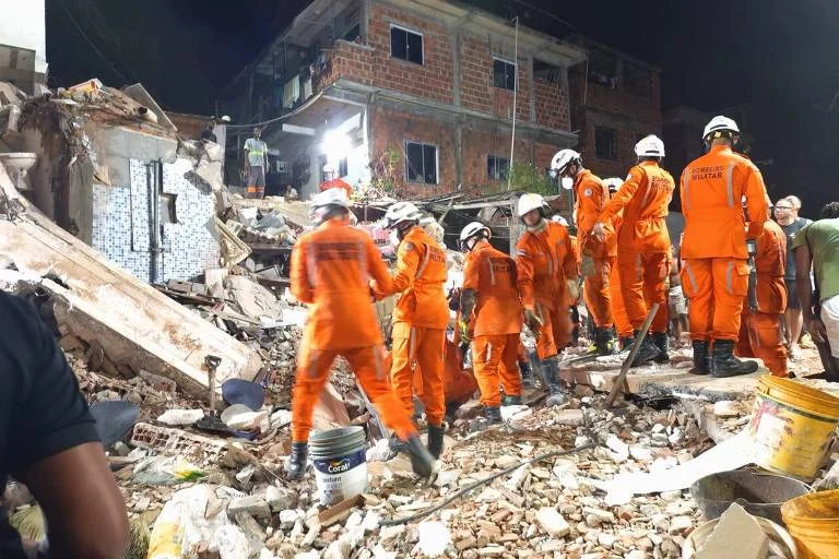 Desabamento de prédio em Salvador (BA) deixa três mortos Desabamento de prédio em Salvador (BA) deixa três mortos