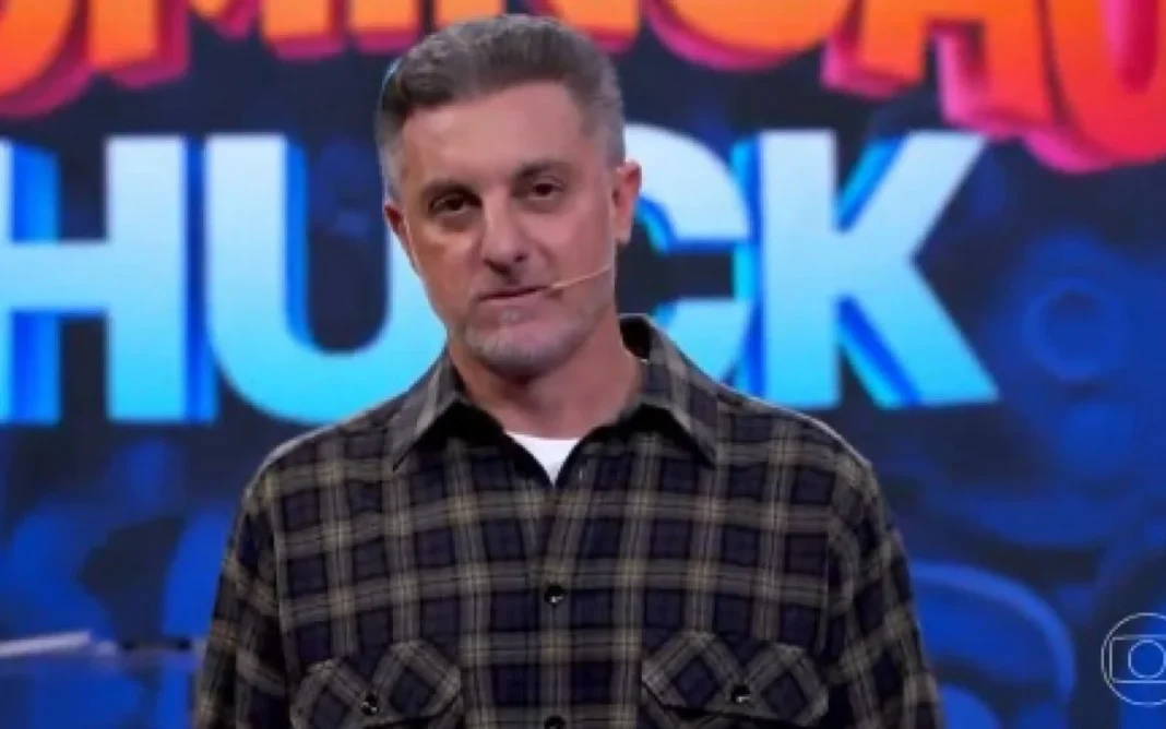 Luciano Huck demorou 14 anos para pagar multa ambiental por apropriação de espaço público Luciano Huck demorou 14 anos para pagar multa ambiental por apropriação de espaço público