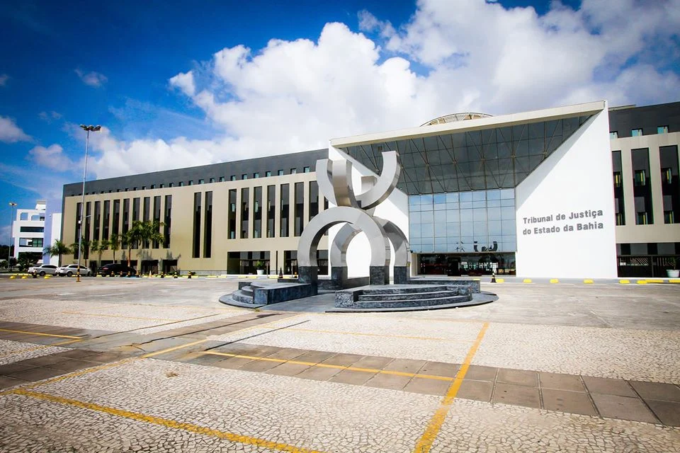 Tribunais e Ministérios Públicos de 8 estados criam penduricalhos após decisão do STF Tribunais e Ministérios Públicos de 8 estados criam penduricalhos após decisão do STF