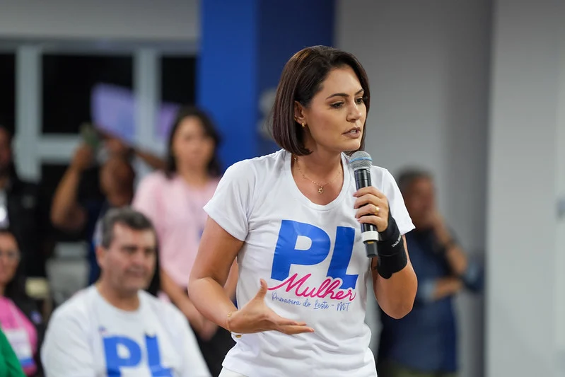 Crise do Master racha grupos de Flávio Bolsonaro e Michelle Crise do Master racha grupos de Flávio Bolsonaro e Michelle