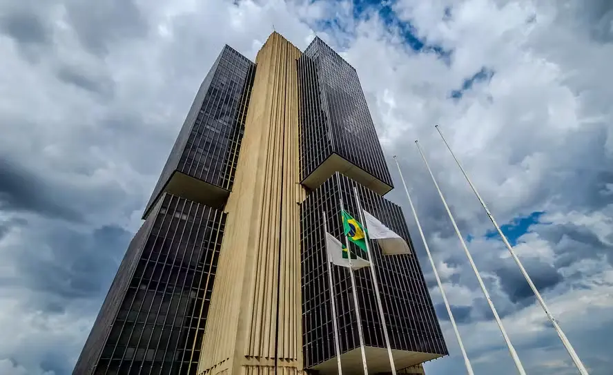 Bancos transferem R$ 5,7 bi de valores esquecidos para o Desenrola Bancos transferem R$ 5,7 bi de valores esquecidos para o Desenrola