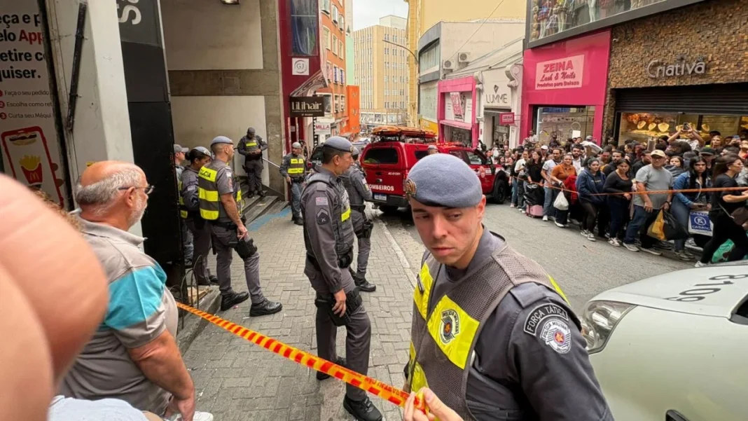Tiroteio em estação de metrô no centro de SP deixa cinco feridos e afeta circulação de trens Tiroteio em estação de metrô no centro de SP deixa cinco feridos e afeta circulação de trens
