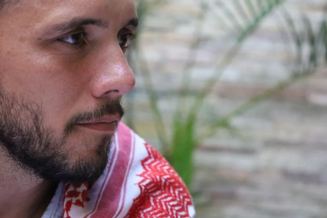 Após ser detido em águas internacionais, ativista Thiago Ávila será interrogado em Israel Após ser detido em águas internacionais, ativista Thiago Ávila será interrogado em Israel