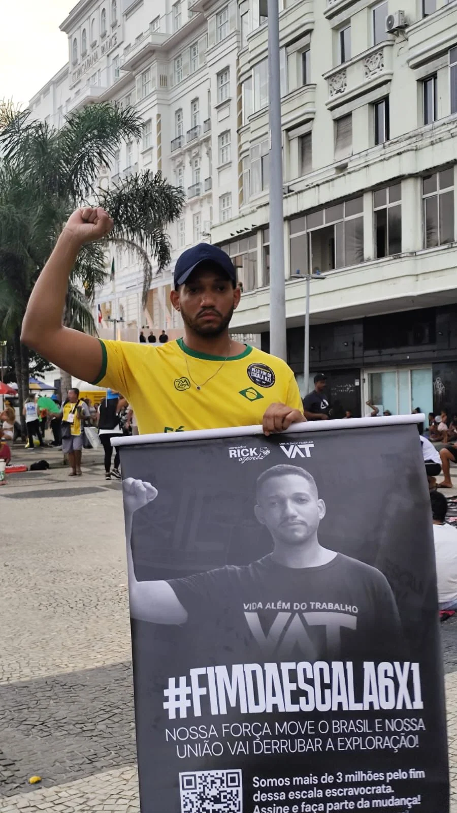 PMs agridem vereador Rick Azevedo após panfletagem contra escala 6×1 no show da Shakira PMs agridem vereador Rick Azevedo após panfletagem contra escala 6×1 no show da Shakira
