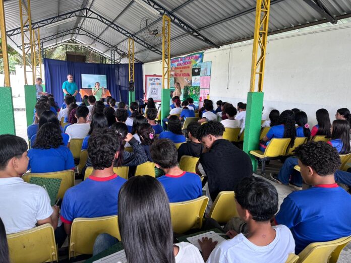 Suframa leva projeto educativo a escolas de Manaus e reforça importância da Zona Franca entre estudantes Suframa leva projeto educativo a escolas de Manaus e reforça importância da Zona Franca entre estudantes