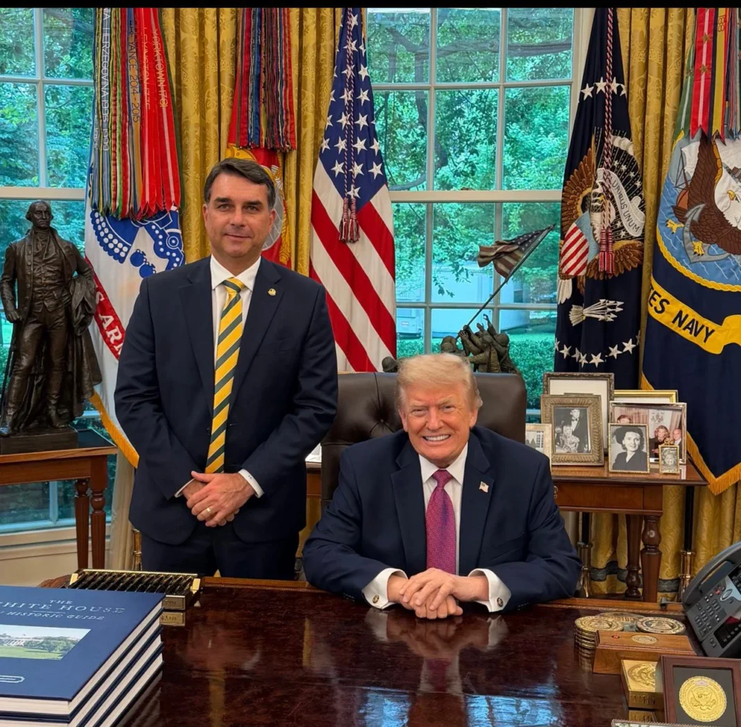 Flávio e Trump: A autópsia de uma humilhação Flávio e Trump: A autópsia de uma humilhação