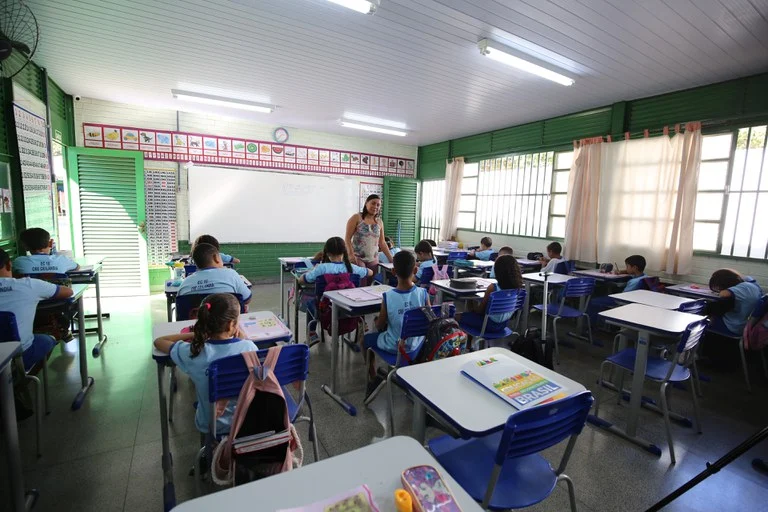 Senado aprova aumento do piso salarial dos professores Senado aprova aumento do piso salarial dos professores