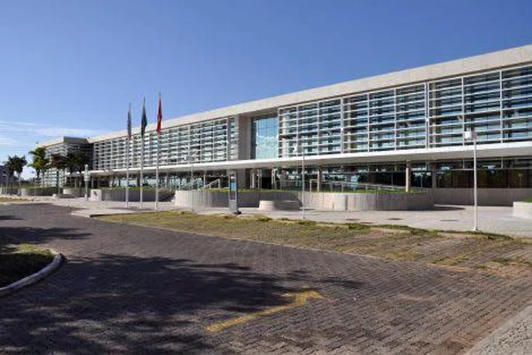 MP Militar pagou R$ 5,7 milhões em extras após Dino MP Militar pagou R$ 5,7 milhões em extras após Dino