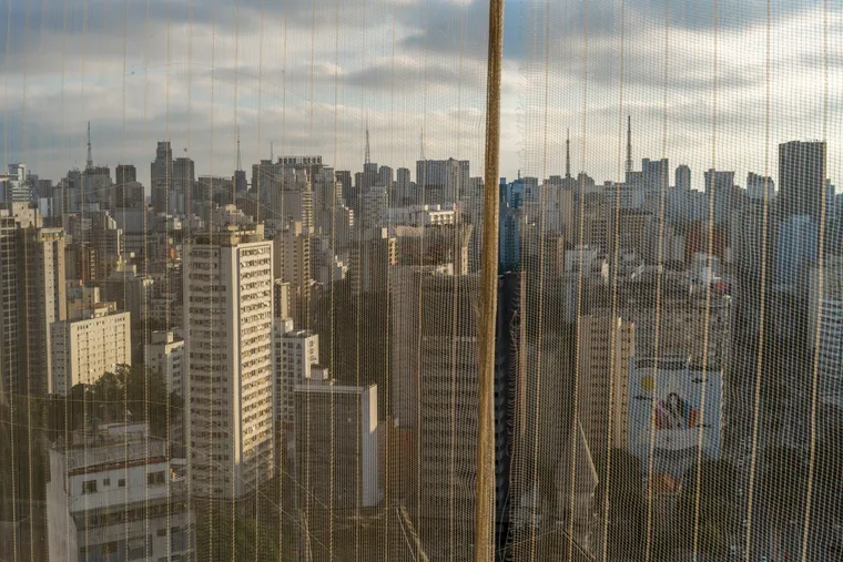 A janela e a dor na metrópole A janela e a dor na metrópole