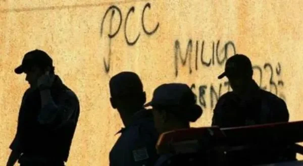 Os salvadores da pátria Os salvadores da pátria