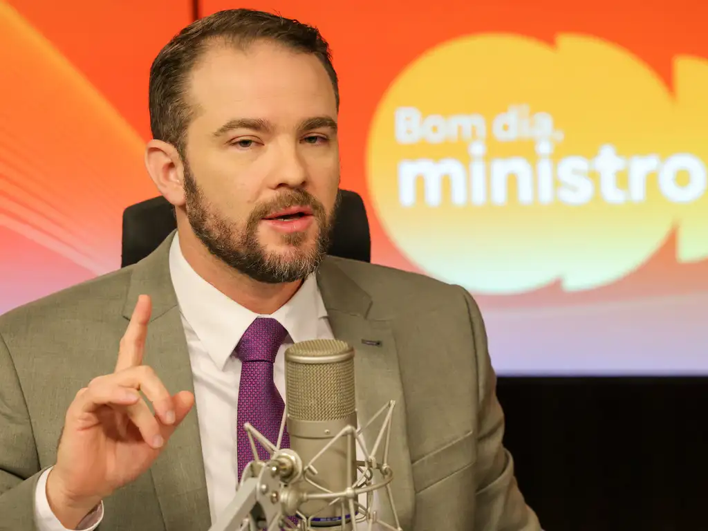 Governo incluirá pessoas com pagamentos em dia e informais no Desenrola, diz Durigan Governo incluirá pessoas com pagamentos em dia e informais no Desenrola, diz Durigan