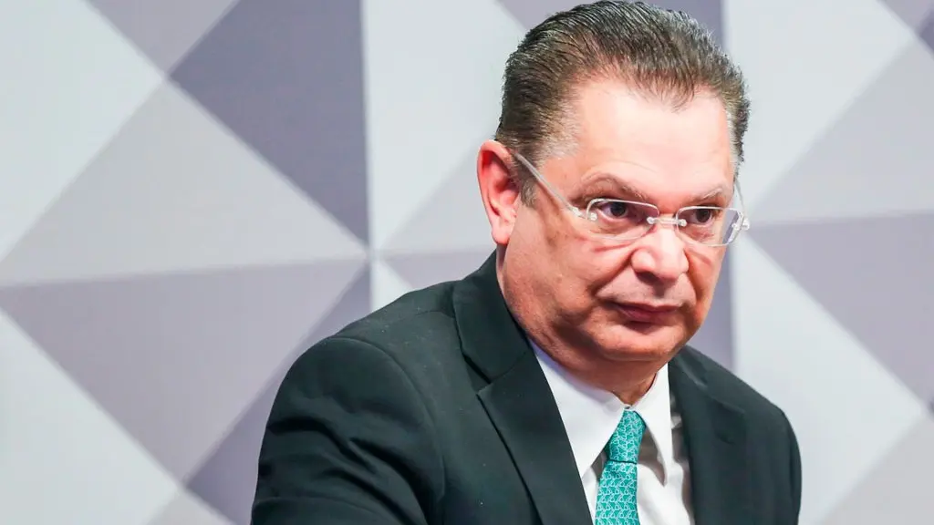 Após apoiar emenda das 52h, PL tenta usar escala 4×3 para travar PEC da 6×1 Após apoiar emenda das 52h, PL tenta usar escala 4×3 para travar PEC da 6×1