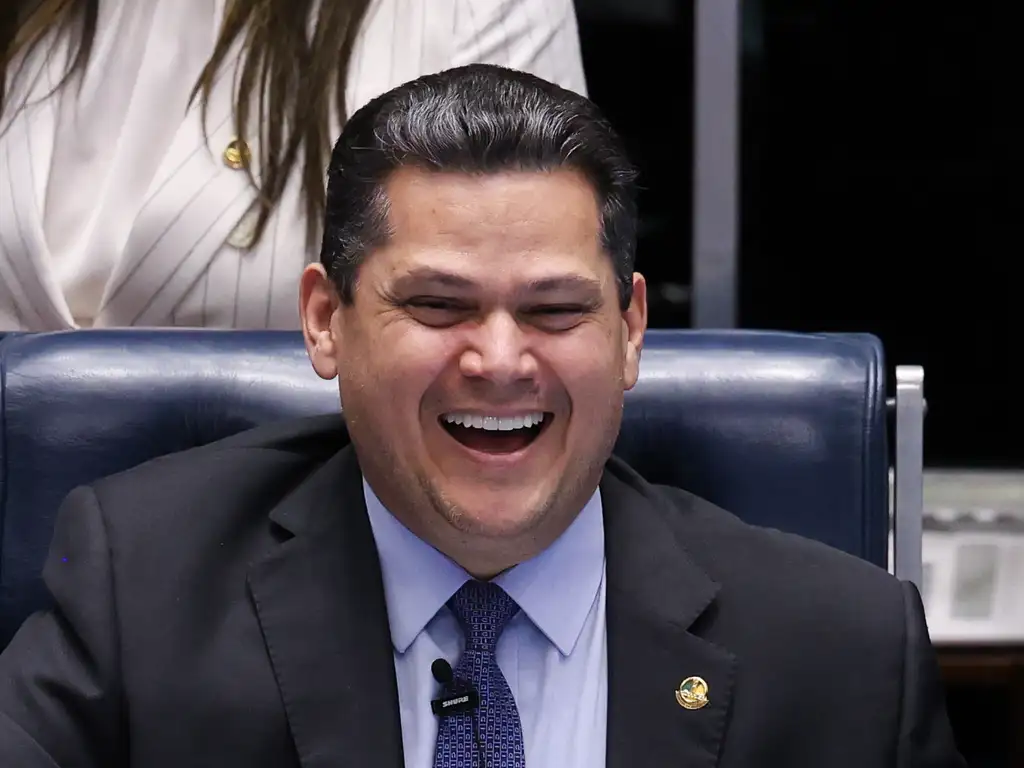 Alcolumbre segura votação do fim da escala 6×1 Alcolumbre segura votação do fim da escala 6×1