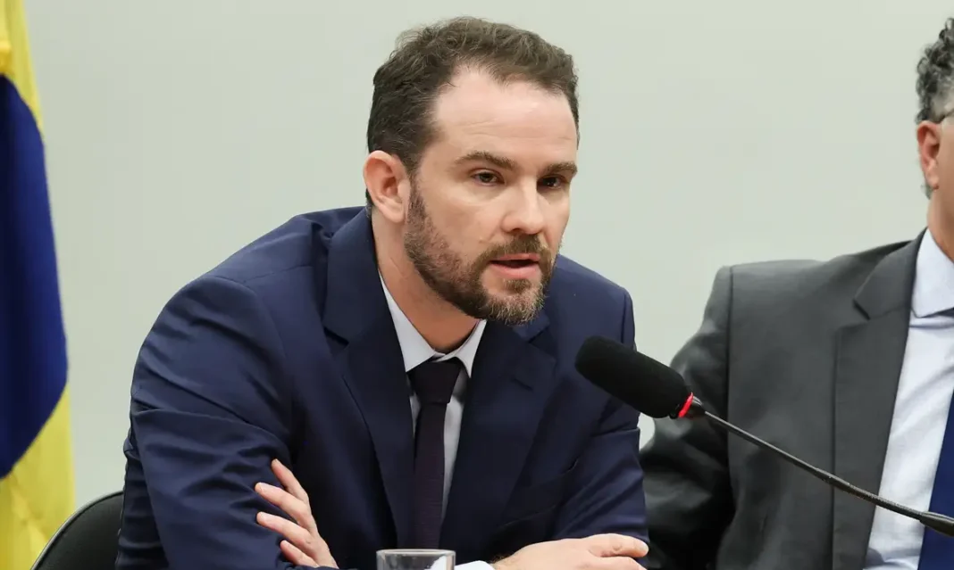 Isenção para igrejas pode ter impacto de até R$ 50 bi e vai onerar até fiéis Isenção para igrejas pode ter impacto de até R$ 50 bi e vai onerar até fiéis