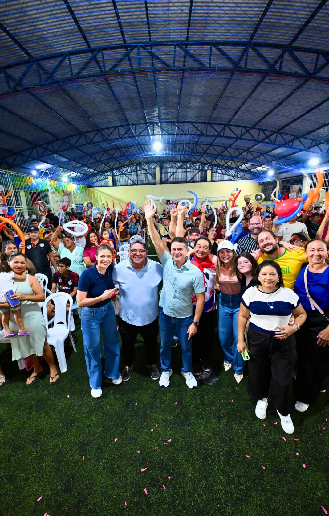Professor Ademir reúne apoiadores no Jorge Teixeira e reforça aliança do PDT com David Almeida Professor Ademir reúne apoiadores no Jorge Teixeira e reforça aliança do PDT com David Almeida