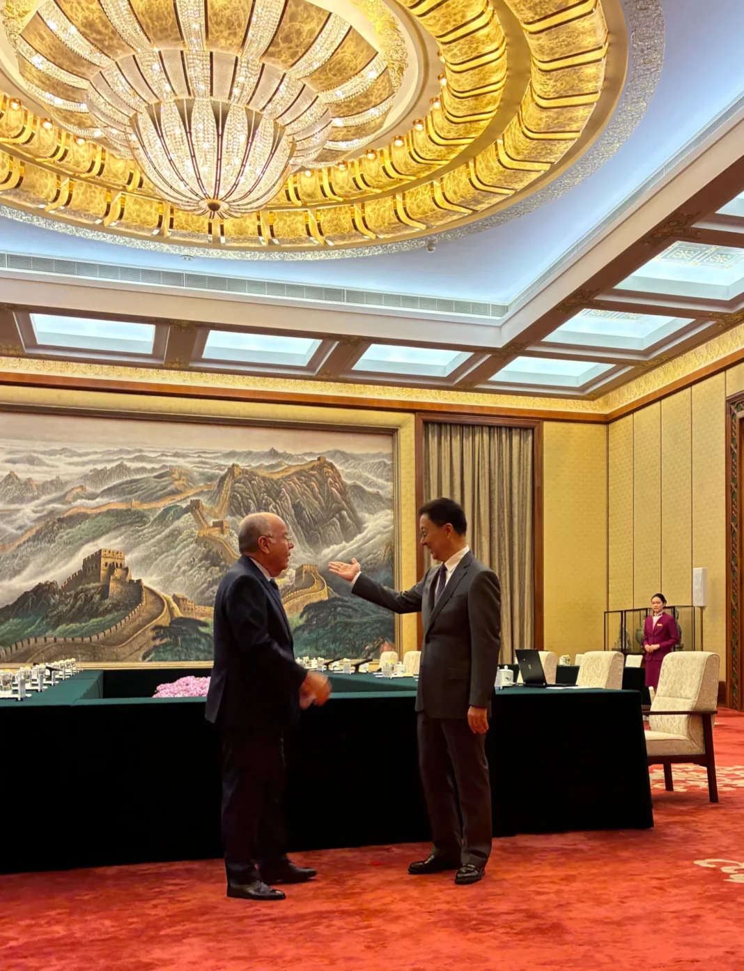 Na contramão dos EUA, China oferece parceria com Brasil Na contramão dos EUA, China oferece parceria com Brasil