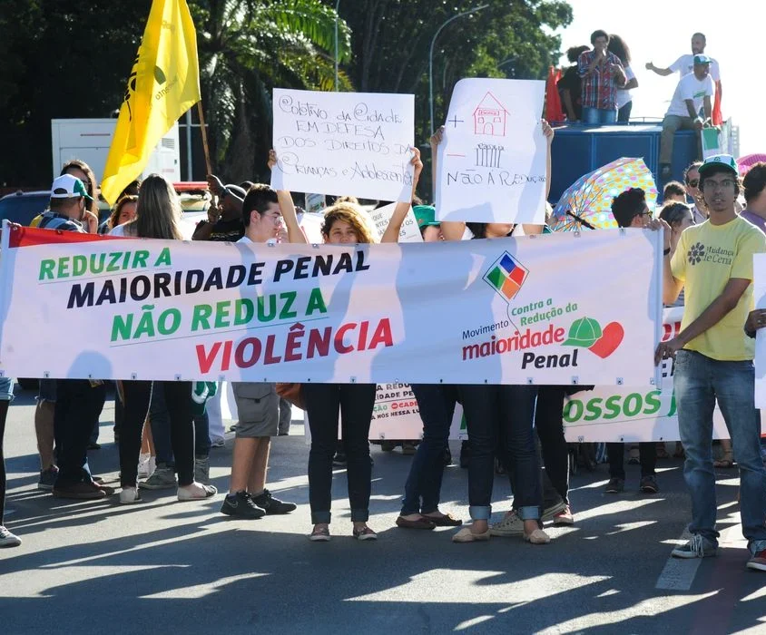 Câmara adia análise da PEC da redução da maioridade penal Câmara adia análise da PEC da redução da maioridade penal
