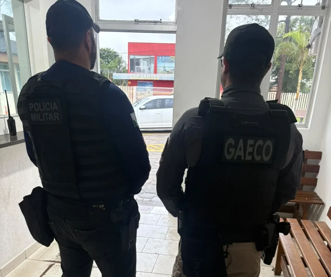 Dois PMs são presos suspeitos de tortura no PR; policial admitiu crime em mensagem Dois PMs são presos suspeitos de tortura no PR; policial admitiu crime em mensagem