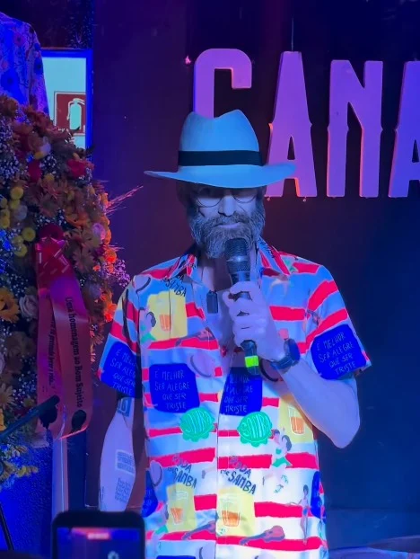 Com roda de samba e show de rock, advogado com câncer terminal festeja a vida no próprio velório Com roda de samba e show de rock, advogado com câncer terminal festeja a vida no próprio velório