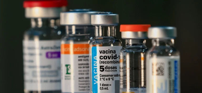 Vacina da covid reduz risco de infarto e AVC em idosos, aponta estudo Vacina da covid reduz risco de infarto e AVC em idosos, aponta estudo
