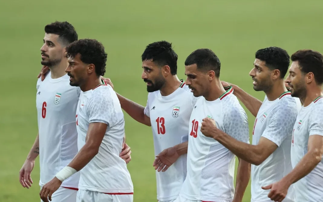 Em carta deixada em vestiário, seleção iraniana pede paz entre nações Em carta deixada em vestiário, seleção iraniana pede paz entre nações
