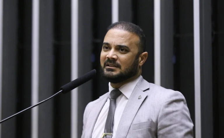 PL sobre abuso policial é rejeitado por “bancada da bala” PL sobre abuso policial é rejeitado por “bancada da bala”