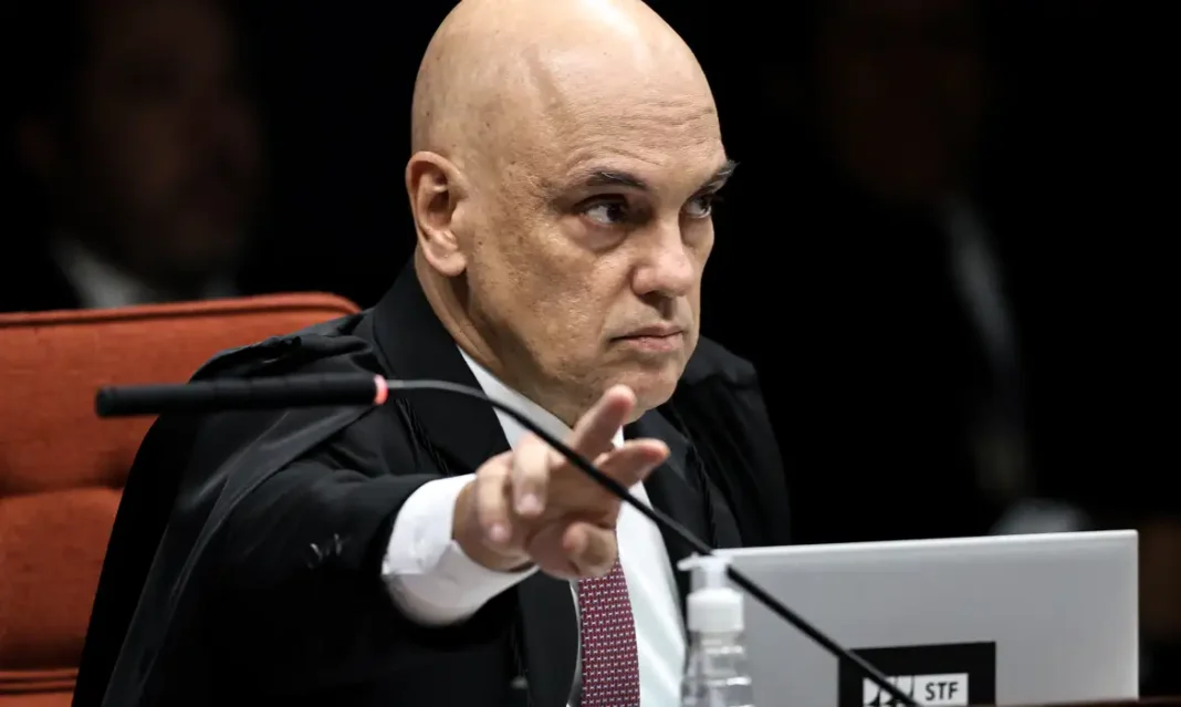Moraes recebe defesa de Bolsonaro para decidir domiciliar Moraes recebe defesa de Bolsonaro para decidir domiciliar