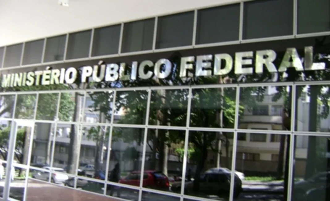 Juízes e procuradores flexibilizam férias para terem seis meses de folga por ano Juízes e procuradores flexibilizam férias para terem seis meses de folga por ano
