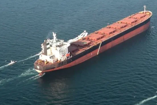 Petróleo dispara e ultrapassa US$ 95 com escalada da guerra entre EUA e Irã Petróleo dispara e ultrapassa US$ 95 com escalada da guerra entre EUA e Irã