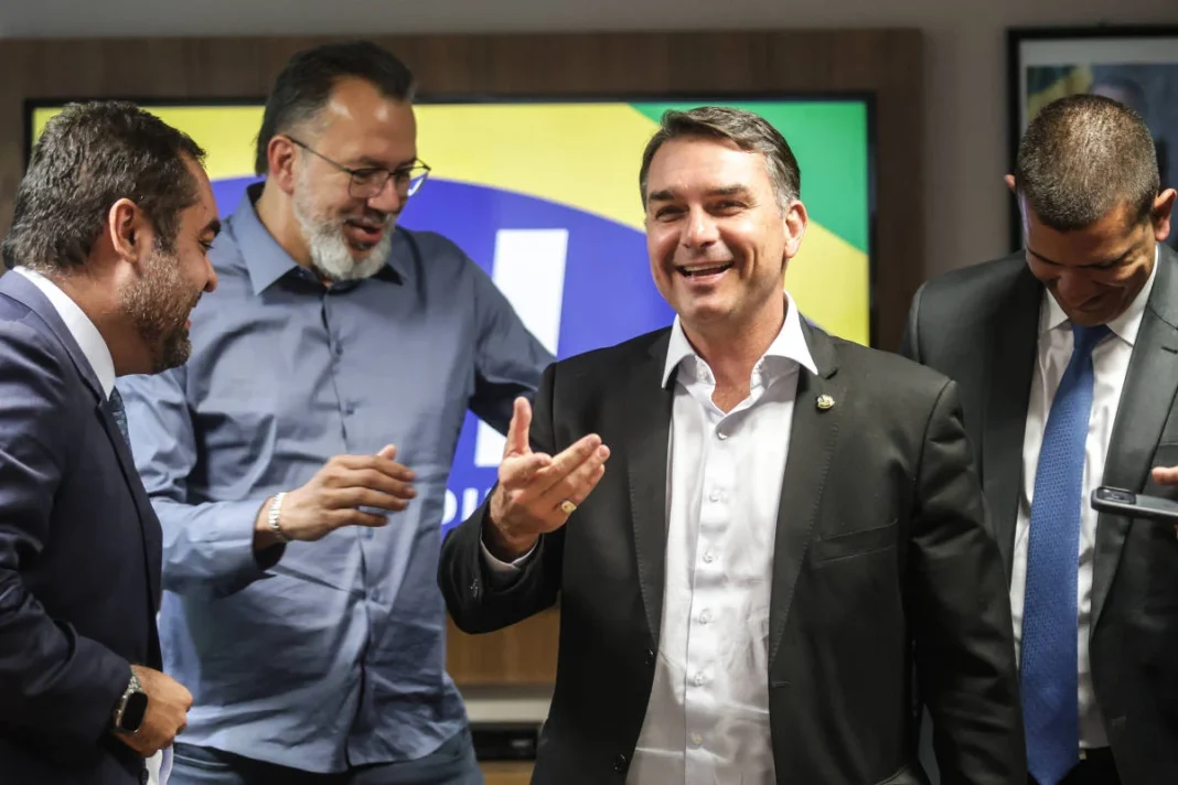 Operação da PF fragiliza mais um aliado de Flávio no RJ Operação da PF fragiliza mais um aliado de Flávio no RJ