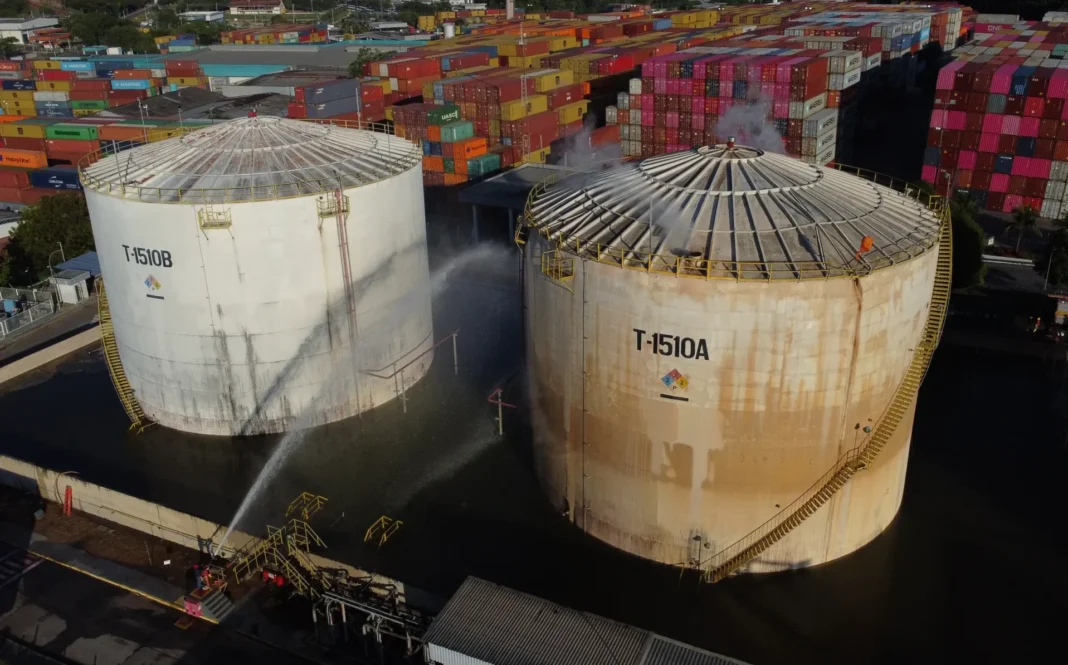 Petroquímica de Manaus admite atraso de alerta ambiental em vazamento de gás Petroquímica de Manaus admite atraso de alerta ambiental em vazamento de gás