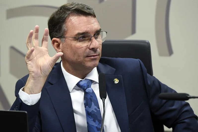PF é acionada por mansão ligada a Flávio após reportagem ICL PF é acionada por mansão ligada a Flávio após reportagem ICL