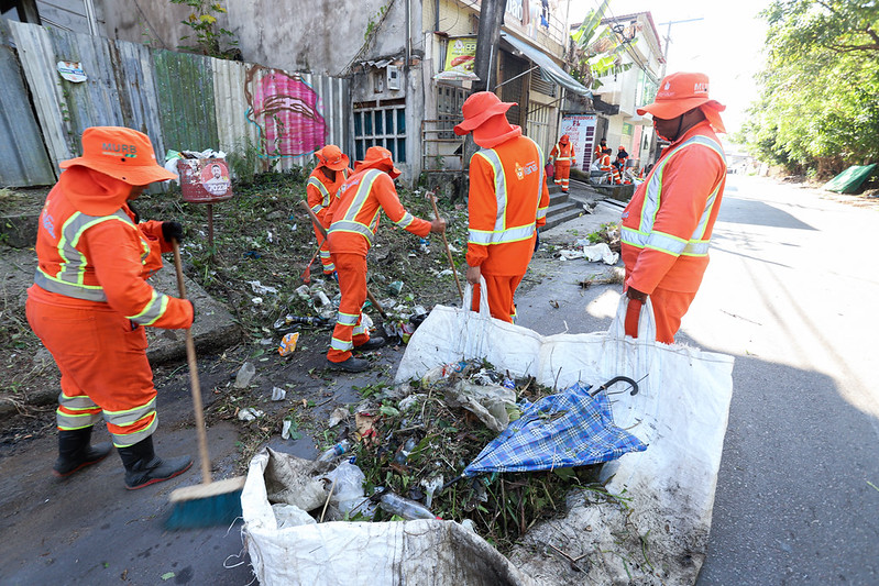Prefeitura de Manaus avança com ações de limpeza, infraestrutura e serviços sociais do ‘Manaus que a Gente Cuida’ no bairro Lírio do Vale Prefeitura de Manaus avança com ações de limpeza, infraestrutura e serviços sociais do ‘Manaus que a Gente Cuida’ no bairro Lírio do Vale
