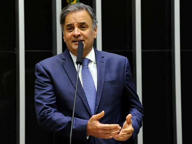 Aécio desiste de disputar a Presidência Aécio desiste de disputar a Presidência