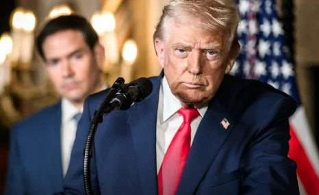 Trump diz que EUA vão controlar o Estreito de Ormuz e cobrar taxa de 20% sobre cargas Trump diz que EUA vão controlar o Estreito de Ormuz e cobrar taxa de 20% sobre cargas