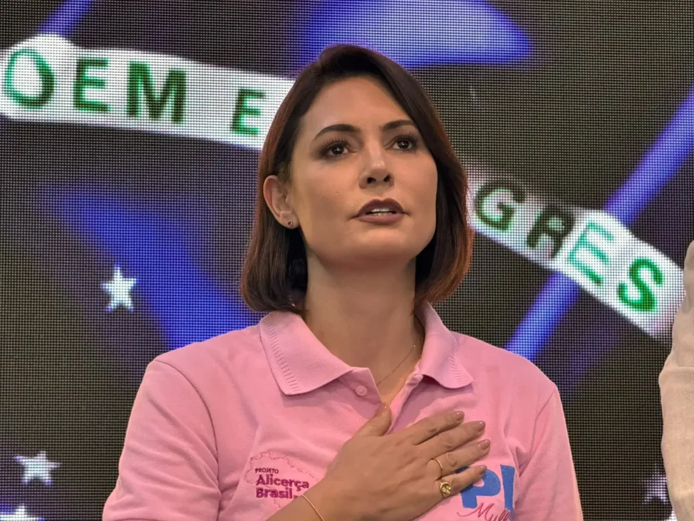 Michelle diz que pauta está acima de ideologias, após elogiar política de Lula Michelle diz que pauta está acima de ideologias, após elogiar política de Lula