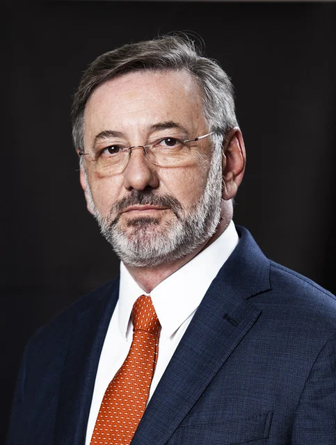 Tarifaço: Brasil é vítima e não vai capitular, diz ministro Tarifaço: Brasil é vítima e não vai capitular, diz ministro