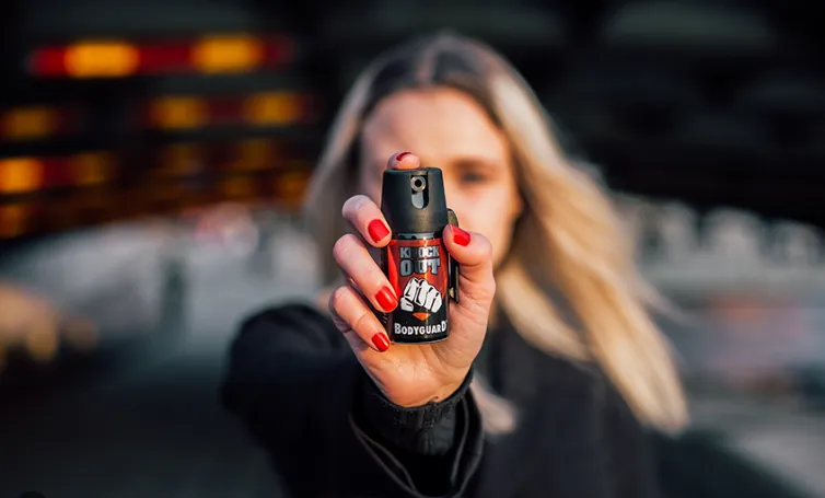 Mulheres podem comprar e usar spray de pimenta para defesa pessoal Mulheres podem comprar e usar spray de pimenta para defesa pessoal