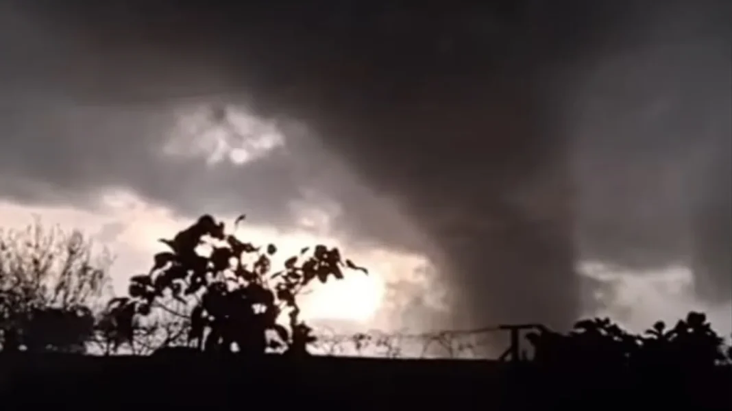 Tornado deixa feridos e destrói casas no interior do RS Tornado deixa feridos e destrói casas no interior do RS