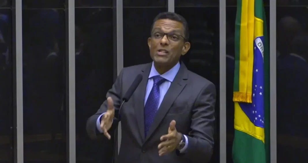 ‘Como ele amite que parceiros o chamem de corno?’, diz Otoni de Paula sobre Jair Bolsonaro ‘Como ele amite que parceiros o chamem de corno?’, diz Otoni de Paula sobre Jair Bolsonaro