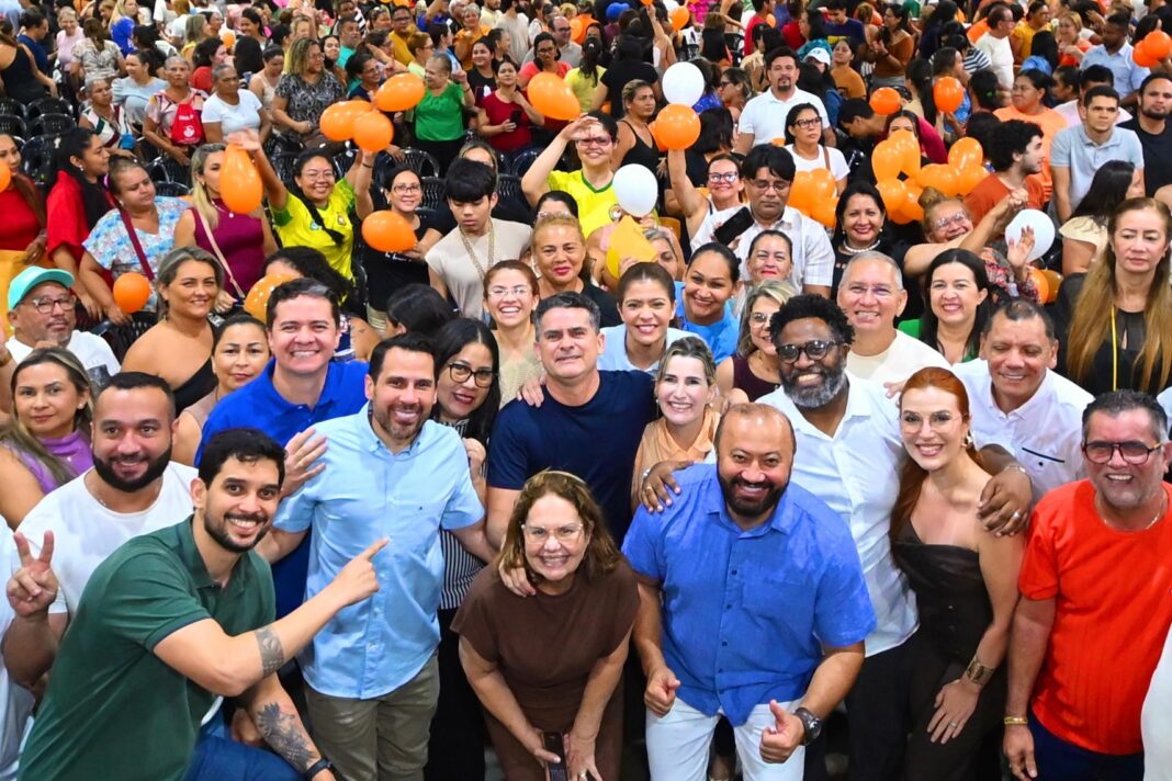 David Almeida reúne profissionais da educação para discutir propostas para o Amazonas David Almeida reúne profissionais da educação para discutir propostas para o Amazonas
