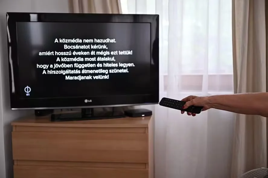 Fim da era Orbán: TV da Hungria pede desculpa pelas mentiras Fim da era Orbán: TV da Hungria pede desculpa pelas mentiras