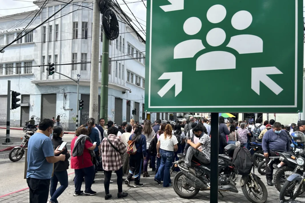 Terremoto de magnitude 7,3 atinge costa do México e aciona alerta Terremoto de magnitude 7,3 atinge costa do México e aciona alerta