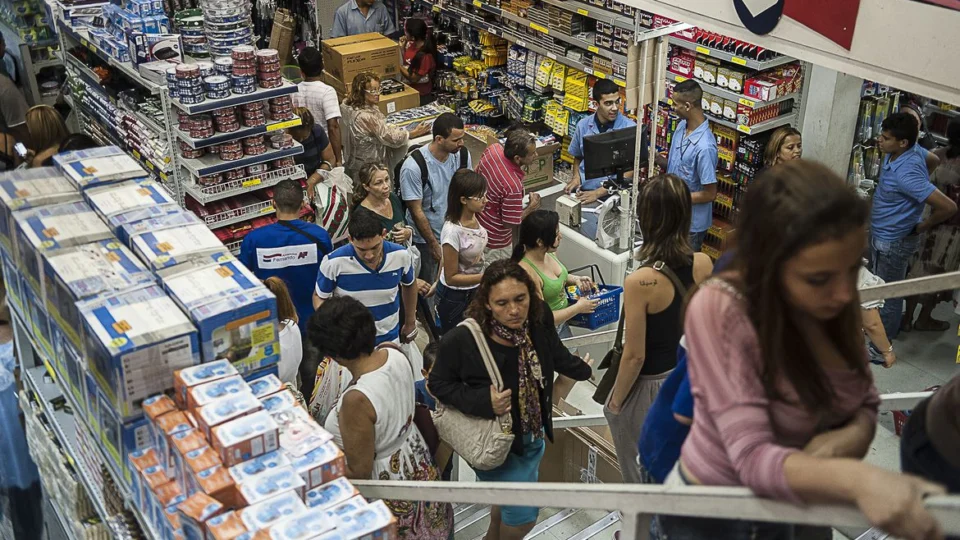 Vendas no varejo crescem 0,1% de abril para maio, diz IBGE Vendas no varejo crescem 0,1% de abril para maio, diz IBGE