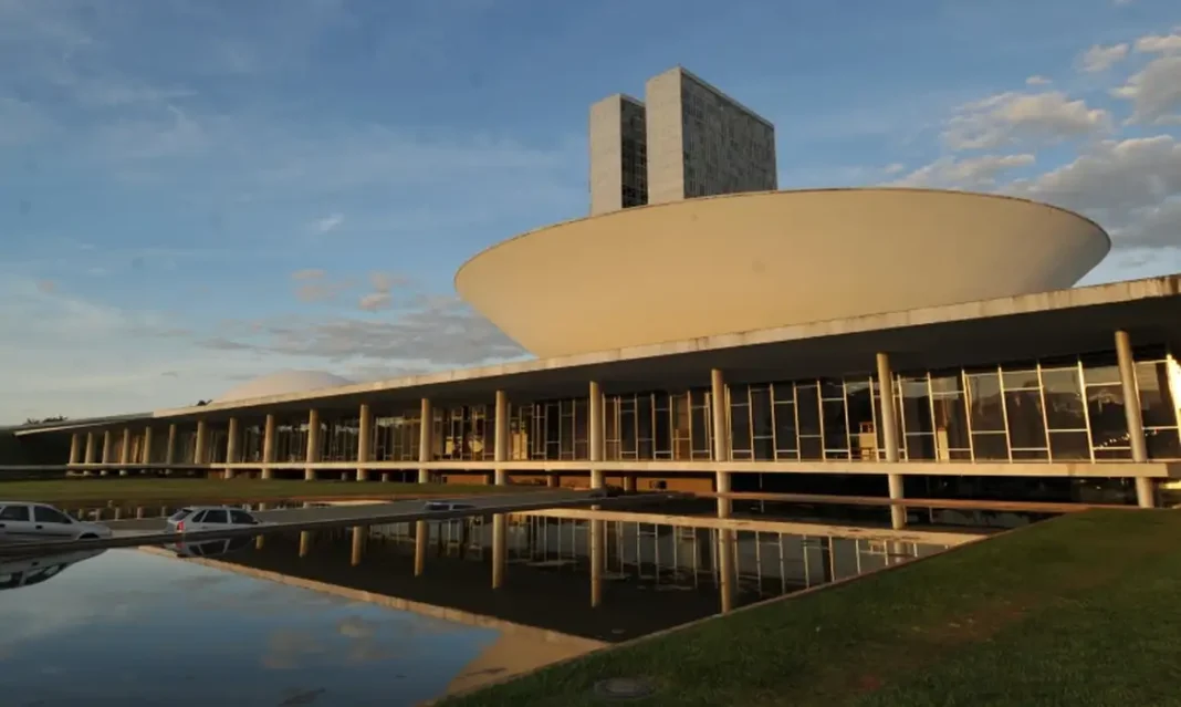 A crise entre o eleitor e o Legislativo A crise entre o eleitor e o Legislativo