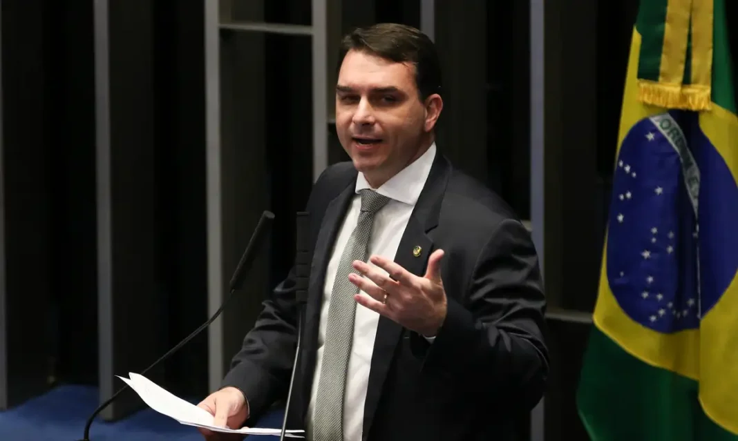 Moraes marca depoimento de Flávio Bolsonaro à PF em inquérito sobre postagem contra Lula Moraes marca depoimento de Flávio Bolsonaro à PF em inquérito sobre postagem contra Lula