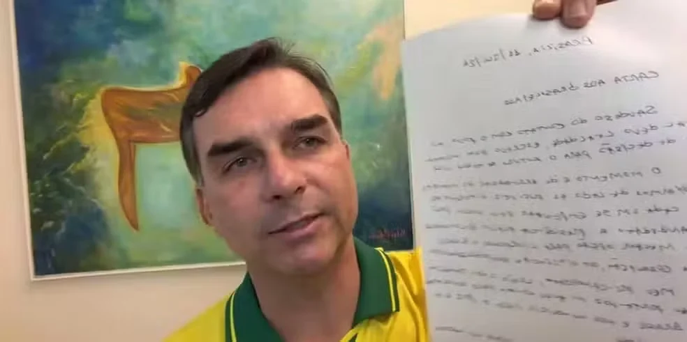 OAB pede a Moraes que Flávio possa falar com Bolsonaro como advogado OAB pede a Moraes que Flávio possa falar com Bolsonaro como advogado