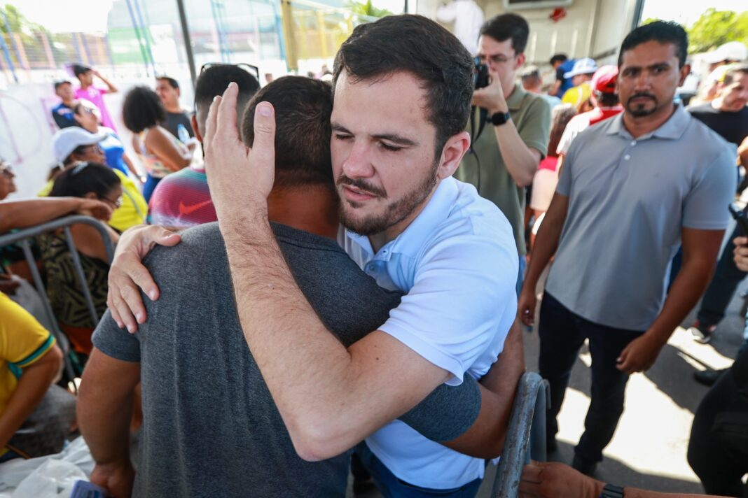Prefeito Renato Junior explica que programa ‘Jaraqui da Gente’ é uma das estratégias da gestão para ajudar Manaus a se preparar para a escassez provocada pelo El Niño Prefeito Renato Junior explica que programa ‘Jaraqui da Gente’ é uma das estratégias da gestão para ajudar Manaus a se preparar para a escassez provocada pelo El Niño
