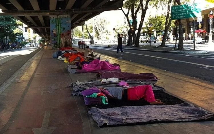 Tarcísio prometeu zerar população de rua, mas cadastro cresce 82% em São Paulo Tarcísio prometeu zerar população de rua, mas cadastro cresce 82% em São Paulo