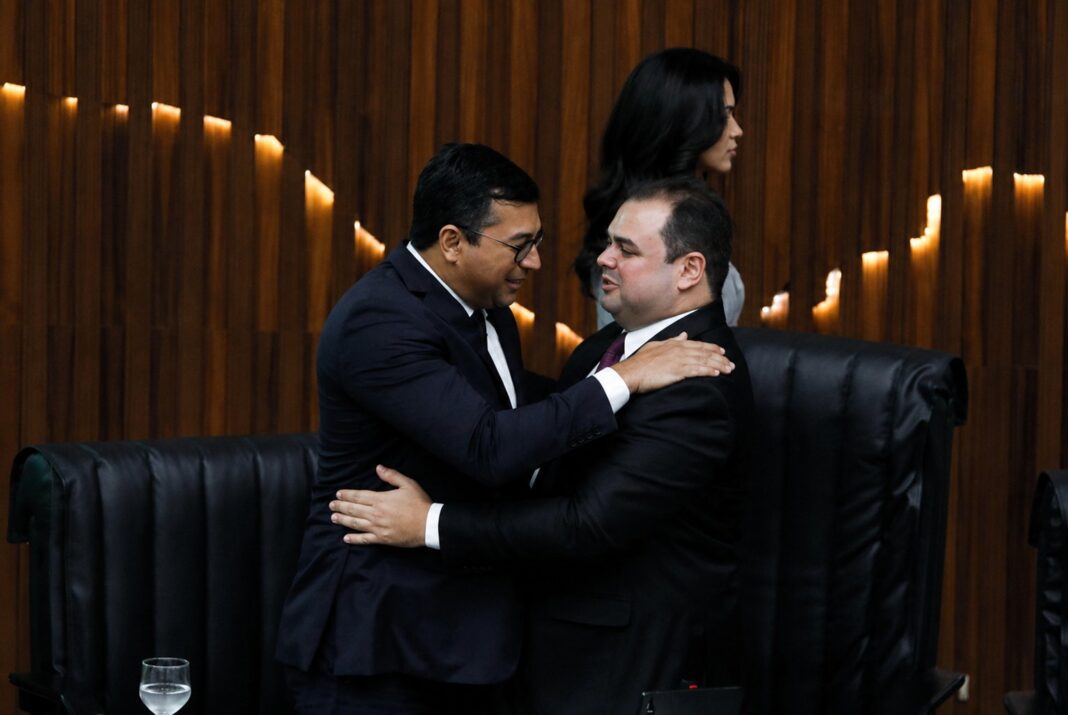 O Silêncio de BILHÃO: Diante de auditoria bilionária amplia desgaste político de Wilson Lima e Roberto Cidade na corrida eleitoral O Silêncio de BILHÃO: Diante de auditoria bilionária amplia desgaste político de Wilson Lima e Roberto Cidade na corrida eleitoral